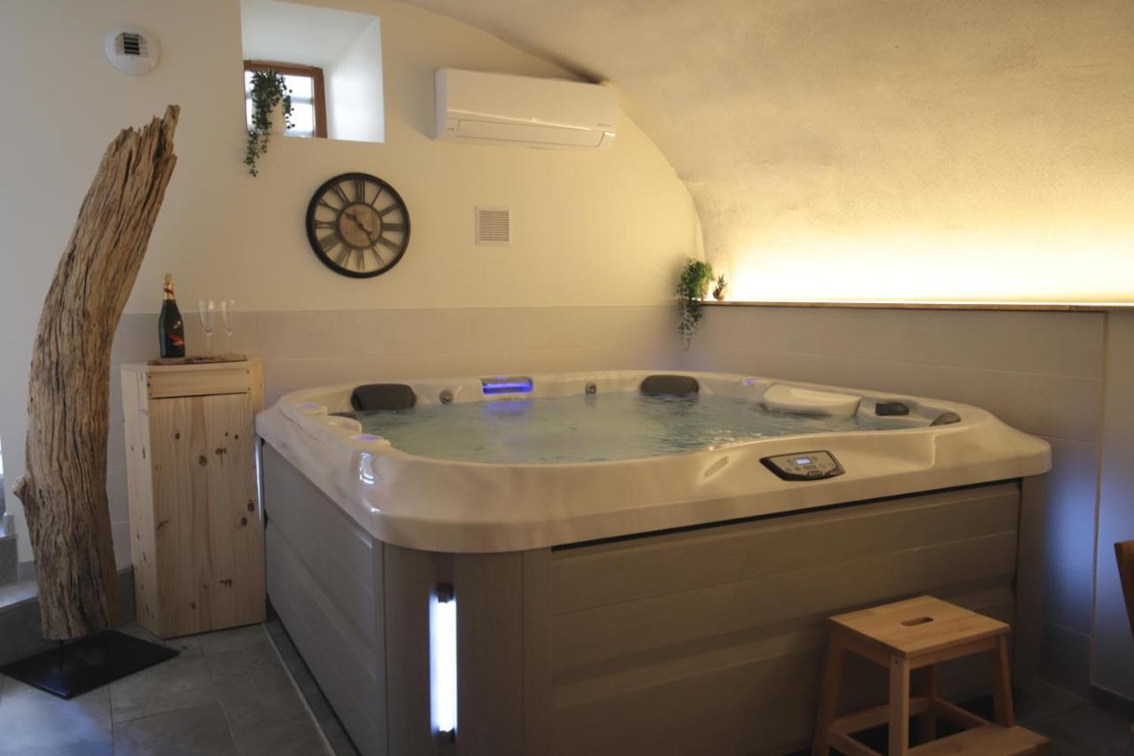 Gite De Charme Haut De Gamme Avec Jacuzzi Et Sauna Privatifs Donzère エクステリア 写真