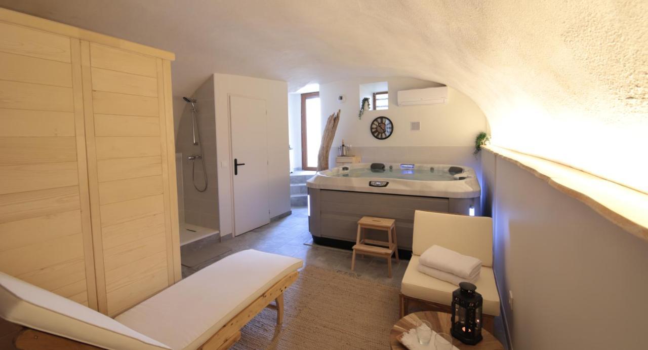 Gite De Charme Haut De Gamme Avec Jacuzzi Et Sauna Privatifs Donzère エクステリア 写真